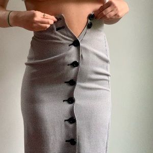 Beautiful vintage black/white checkered button long pencil skirt